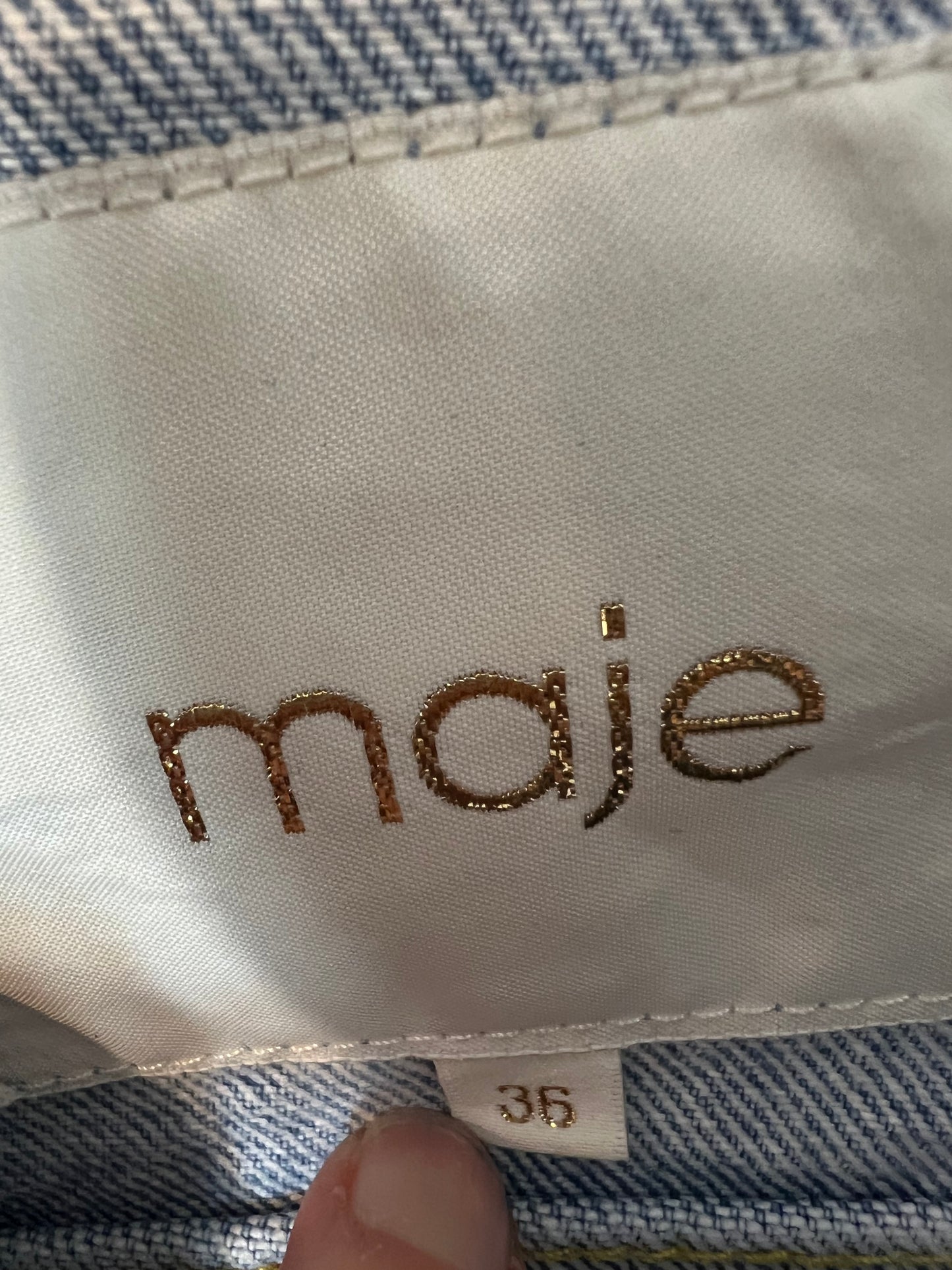 MAJE. Cazadora denim chapas T.36