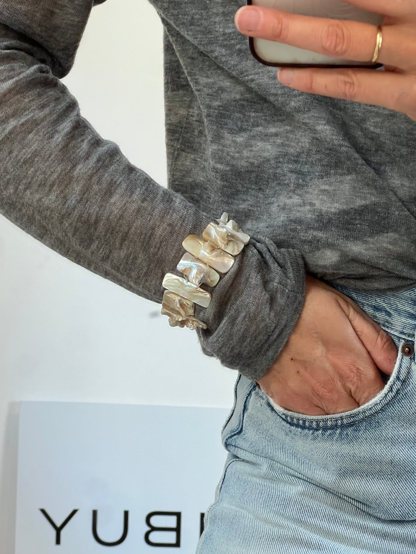 OTHERS. Mother-of-pearl bracelet with reliefs