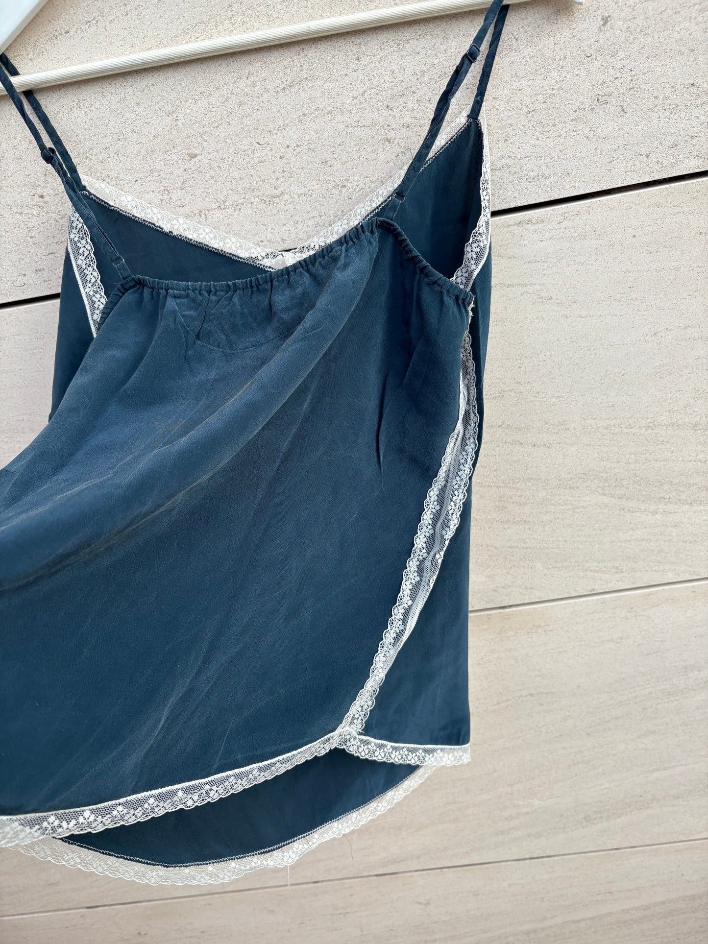 ZADIG & VOLTAIRE. Top azul petróleo seda