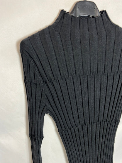 ZARA. Vestido corto canalé grisáceo . T M