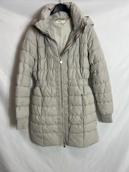 JEANSWEAR. Beige/gray feathers hood. TS (M)