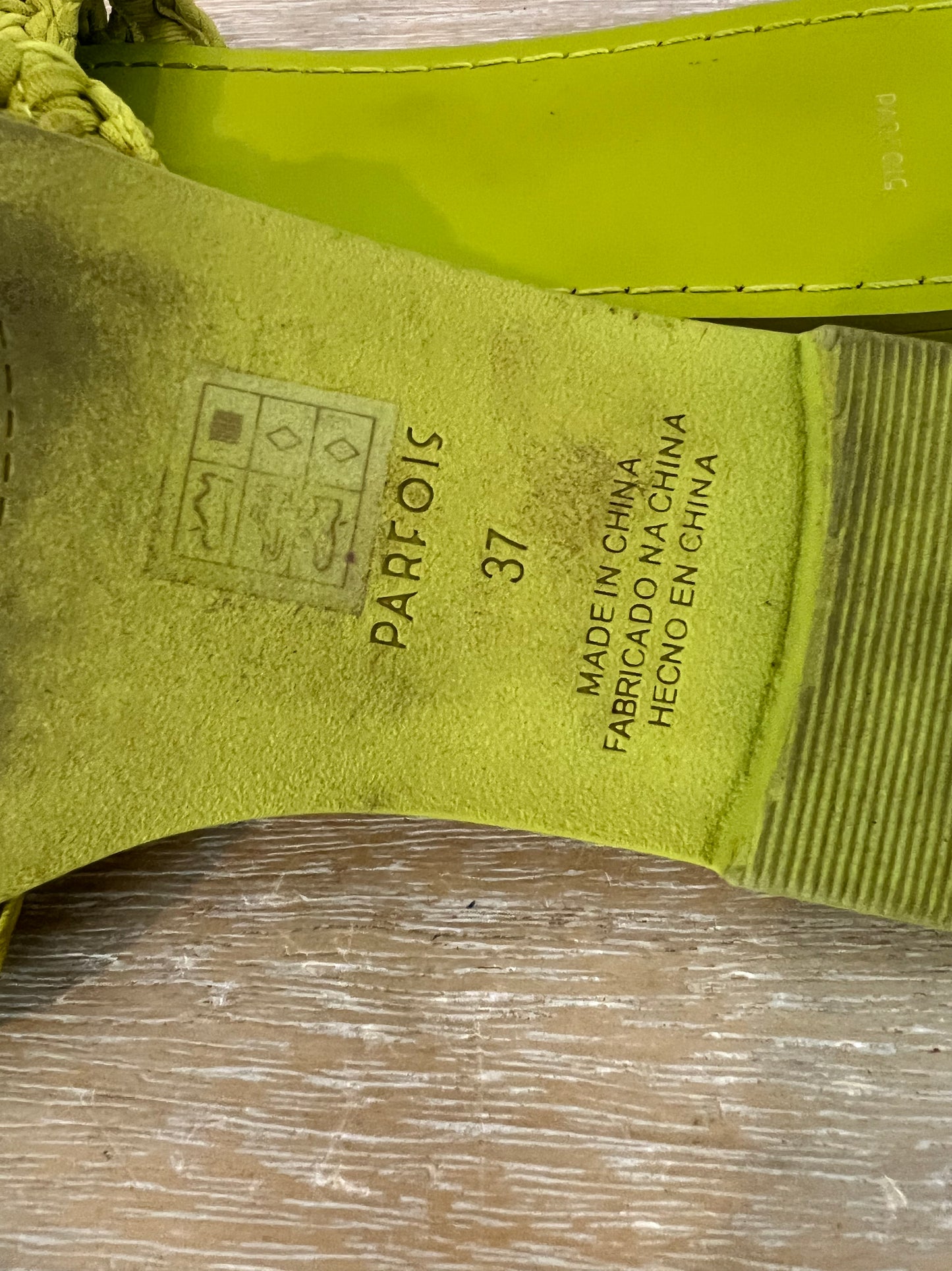 PARFOIS. Sandalia plana croché. T 37