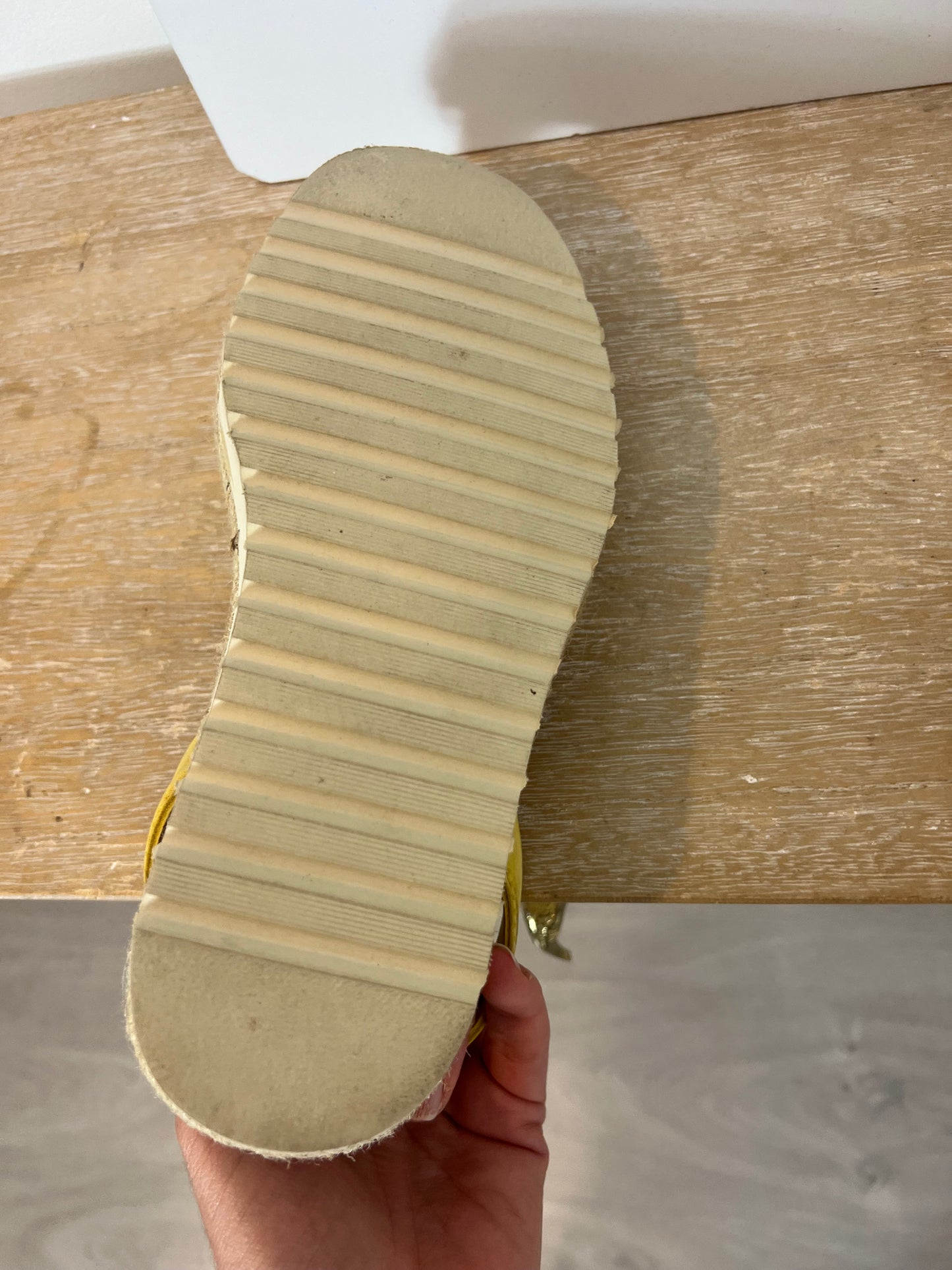 IILONGA´S . Menorquina piel mostaza. T 39