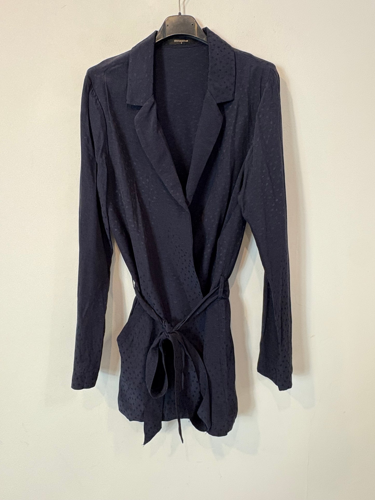 SYSTEMACTION. Chaqueta azul fluida estampada