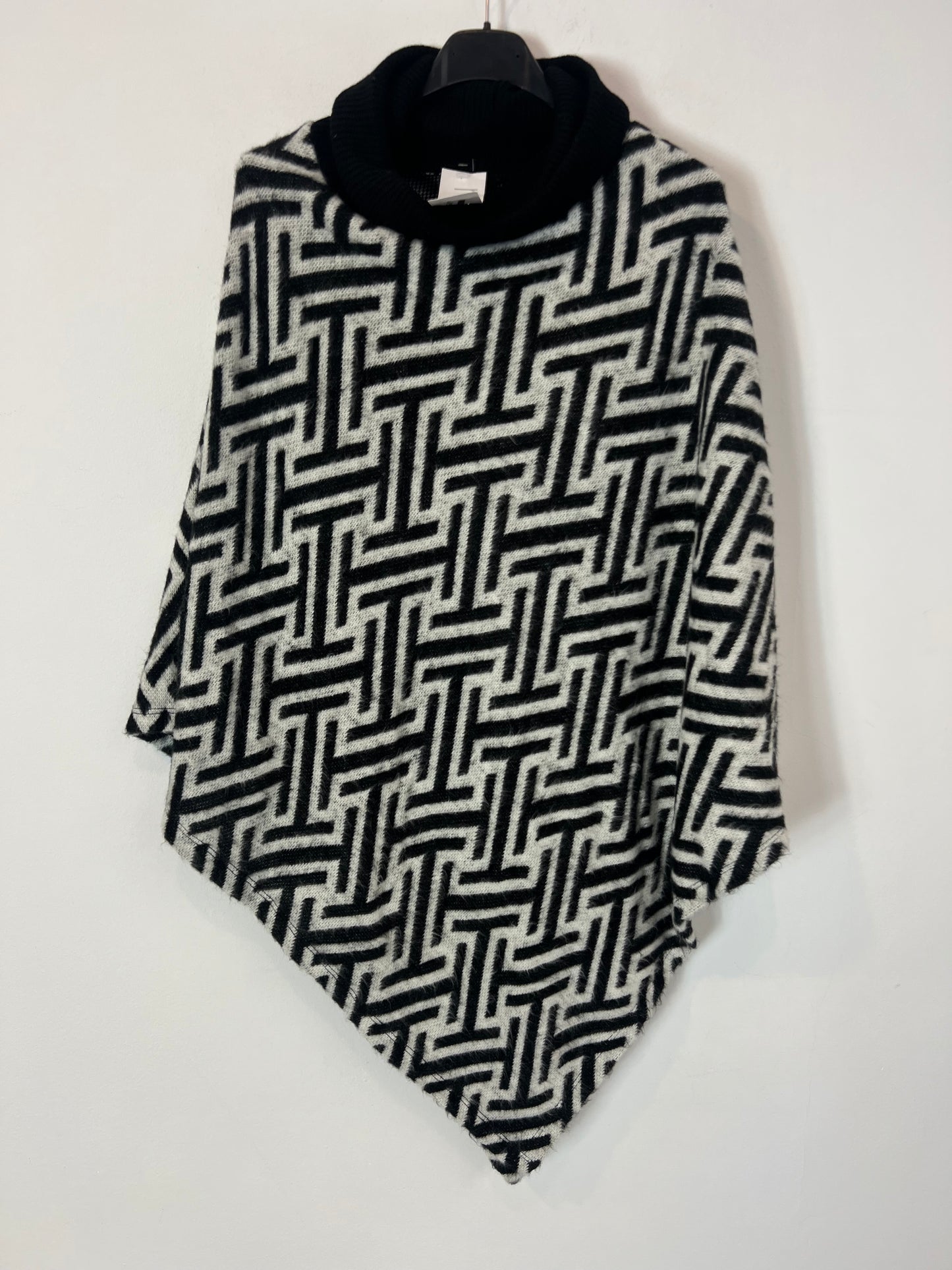 OTRAS. Poncho bicolor cuello alto. T S/M