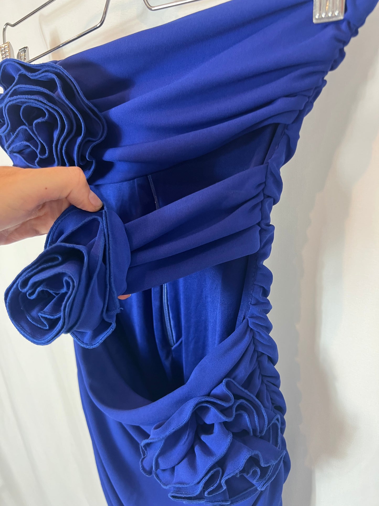 ZARA. Short blue fitted dress with slits. TS