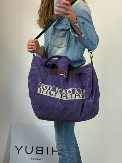 NAPAPIJRI. Bolsa deportiva /de viaje morada