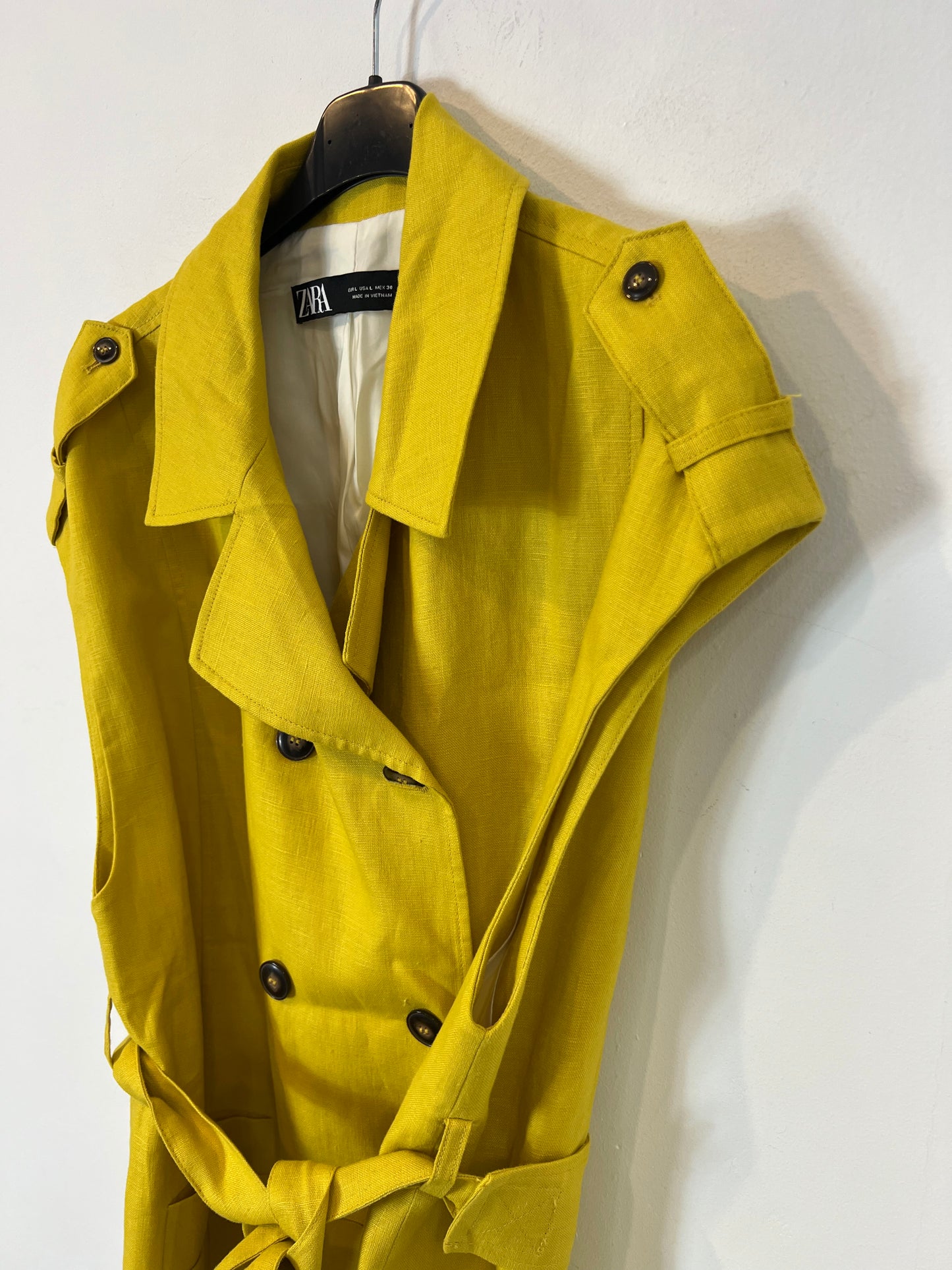 ZARA. Mustard linen vest. TL