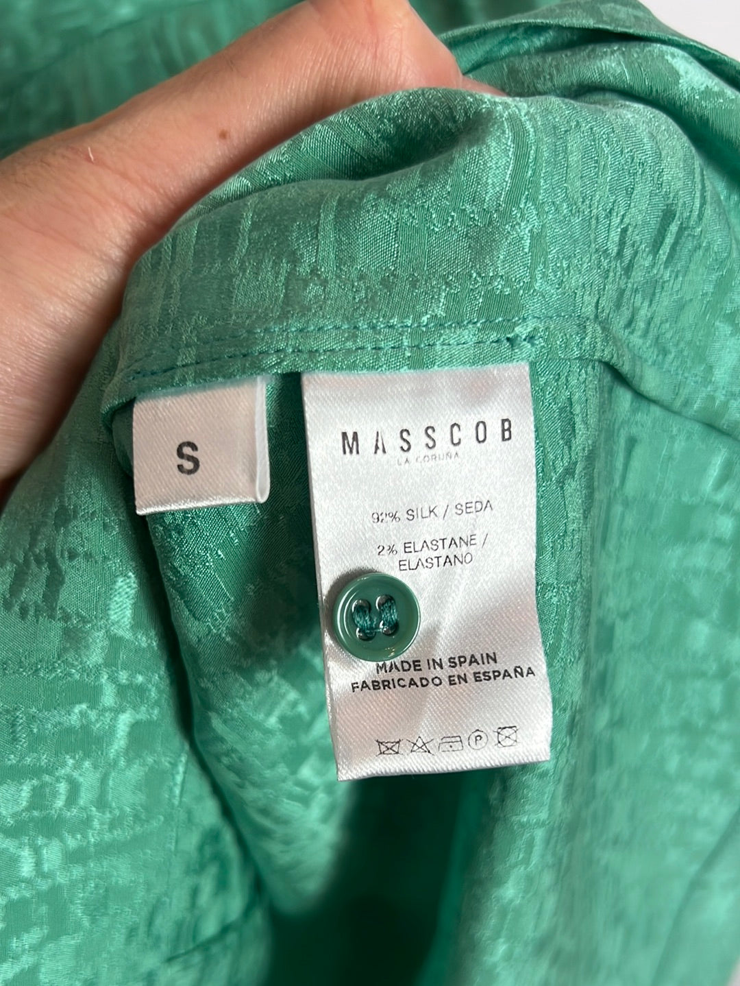 MASSCOB. Blusa seda verde de estampada T S