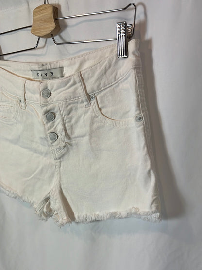 FIVE. White buttoned denim shorts. T 27 (38)