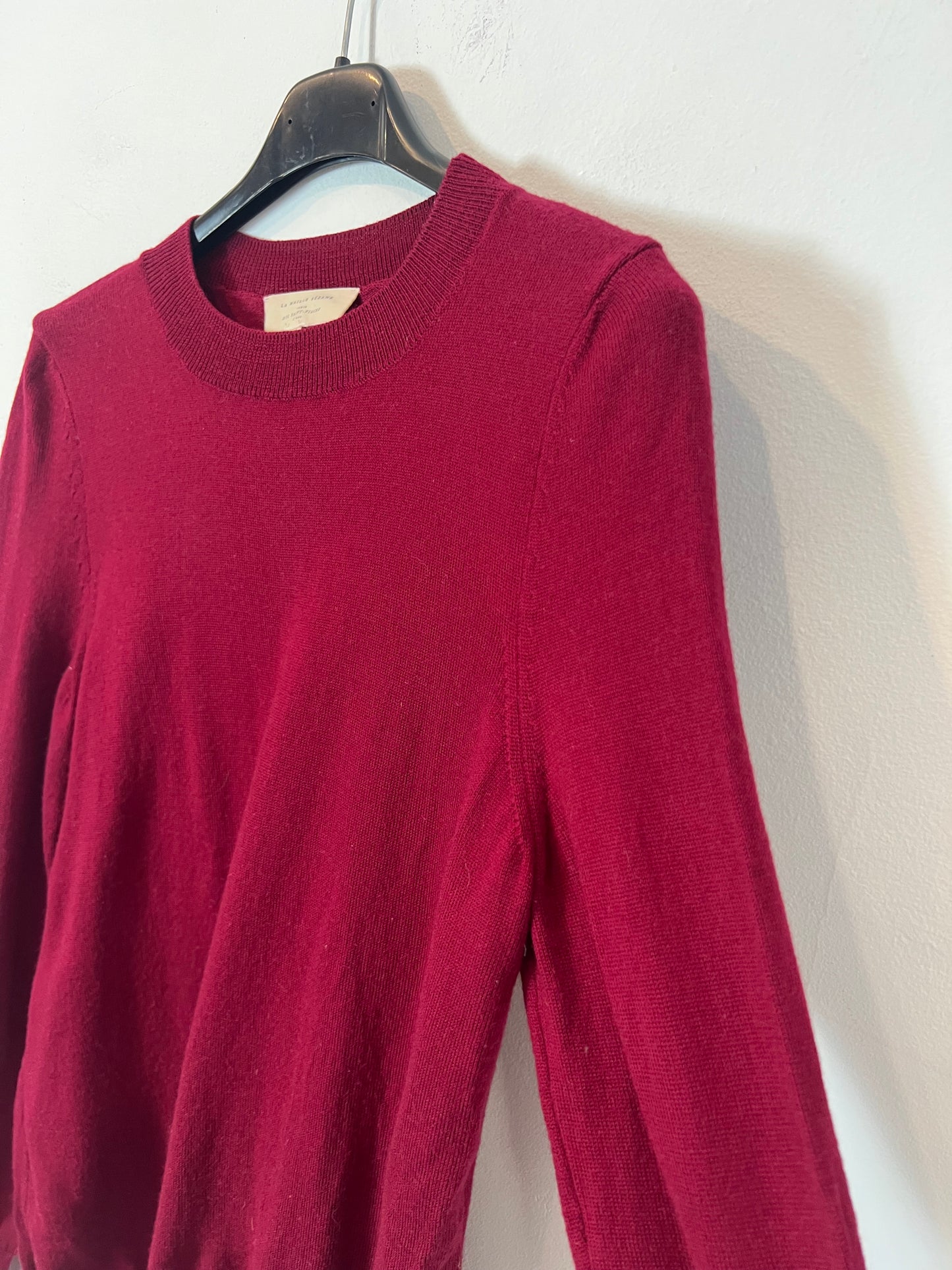 SEZANE. Burgundy wool sweater with buttons and sleeves.