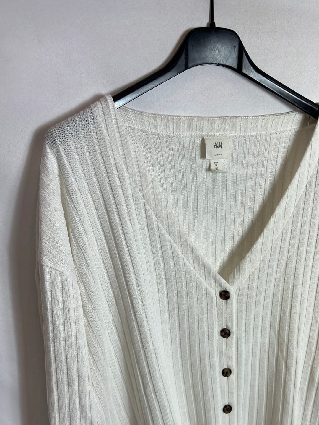 H&M. Top canalé blanco abotonado. T M