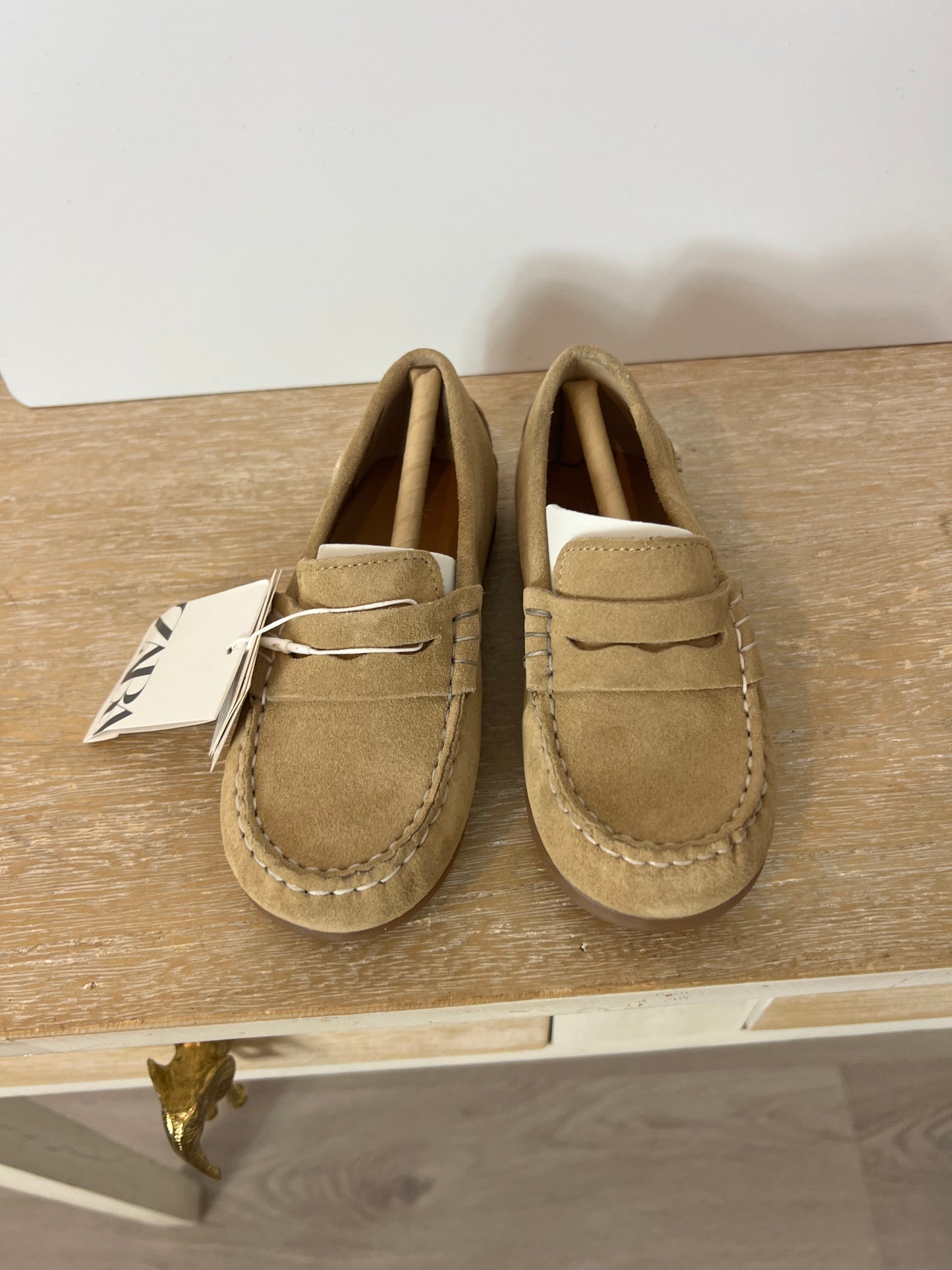 ZARA. Beige loafers. Size 26