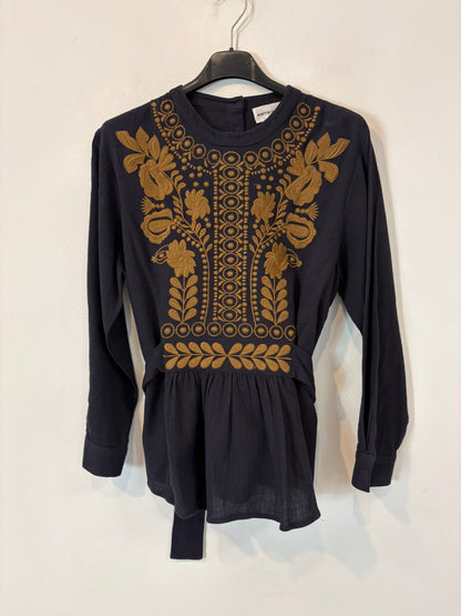 ANTIK BATIK. Blusa azul textura bordados