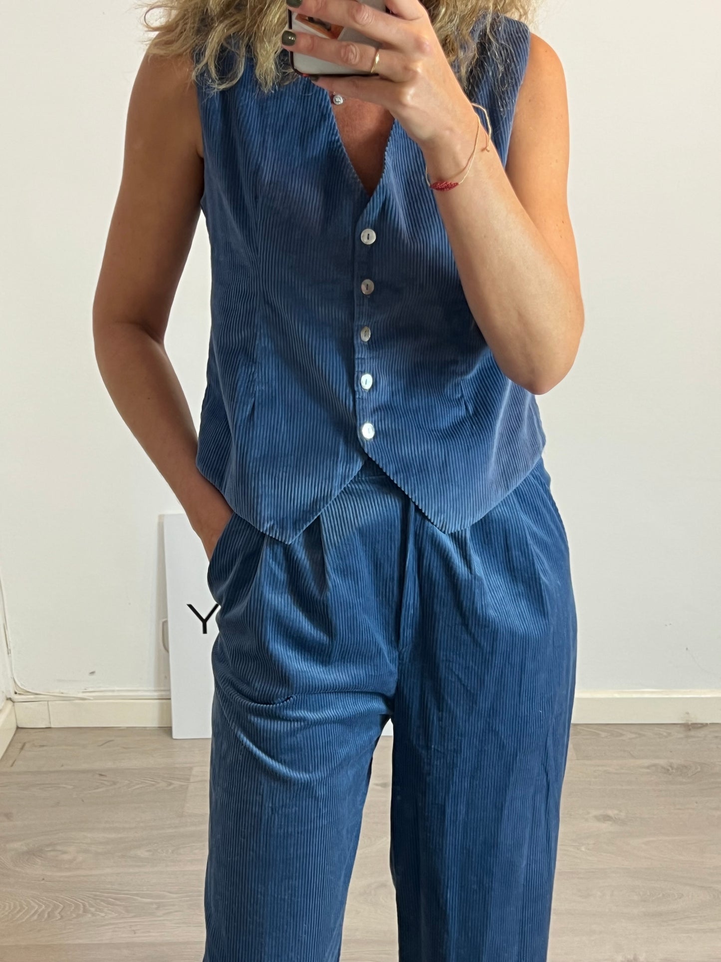 POPPELIN. Total look chaleco y pantalón pana T.m/l