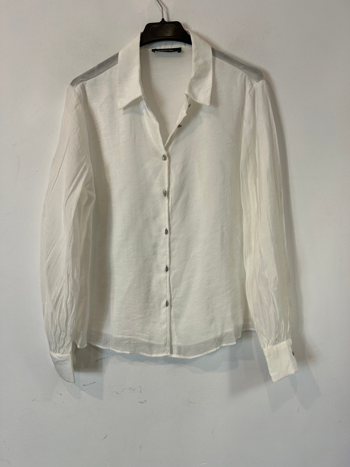 TINTORETTO. Blusa blanca botones joya