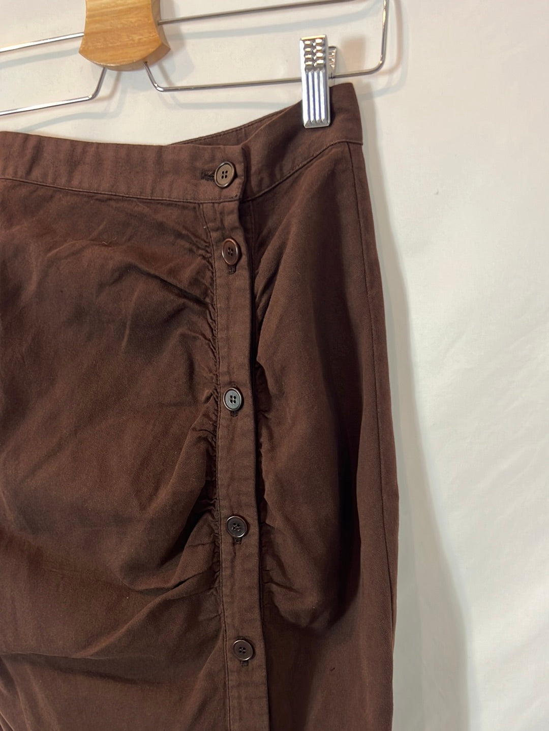 MASSCOB. Falda marrón abotonada T.38