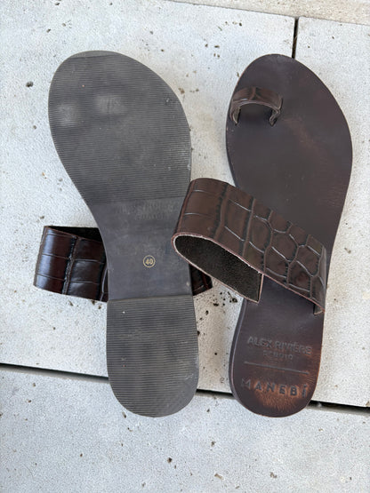 MANEBÍ. Sandalias diseño cuero con estampado