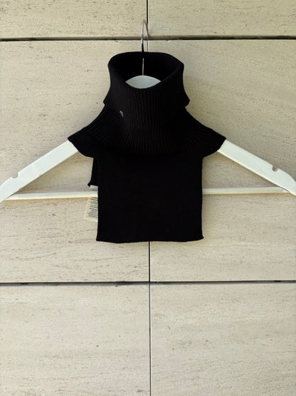 MINIMO. Cuello punto negro