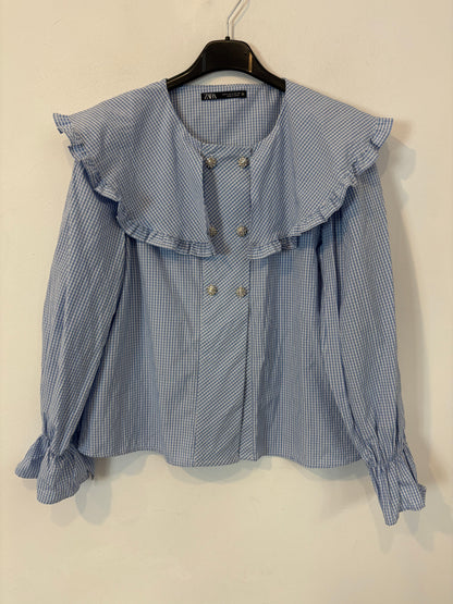 ZARA. Blusa azul botones joya