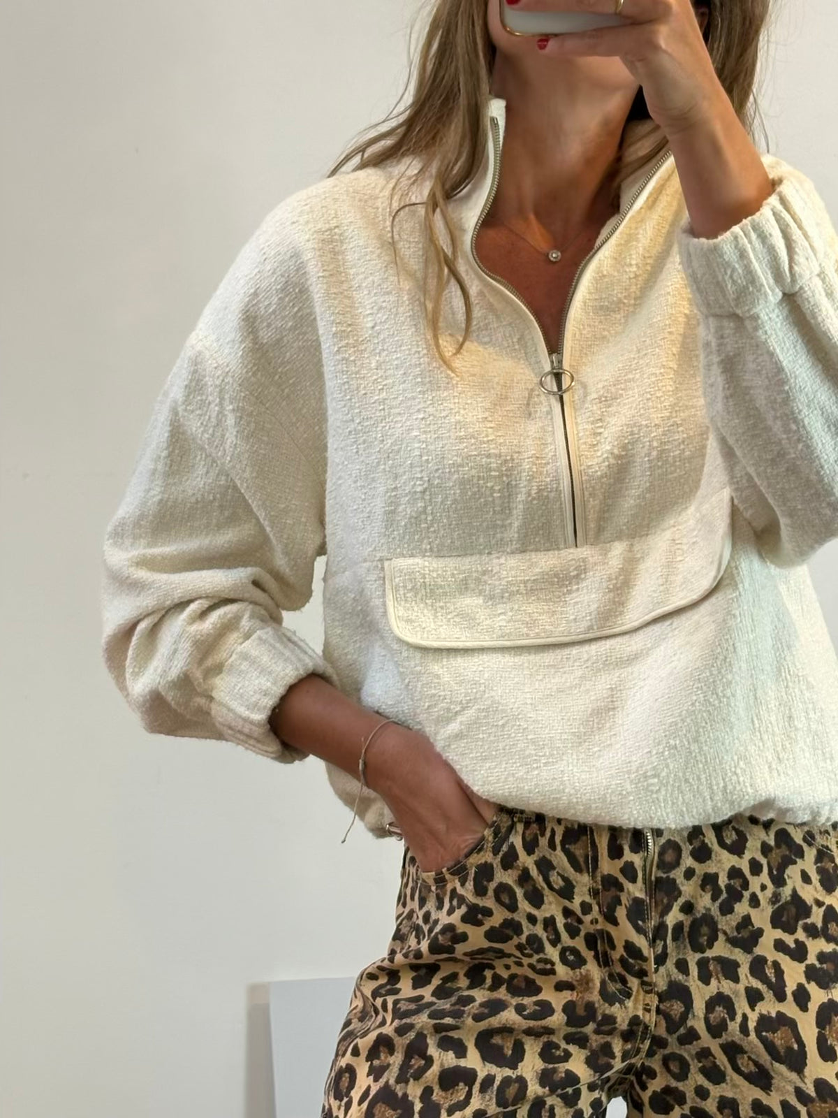 BA&SH. Chaqueta color crudo textura  bolsillos