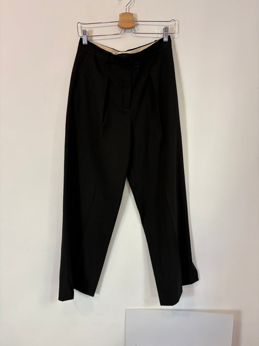 ZARA. Pantalón pinzas botón lateral