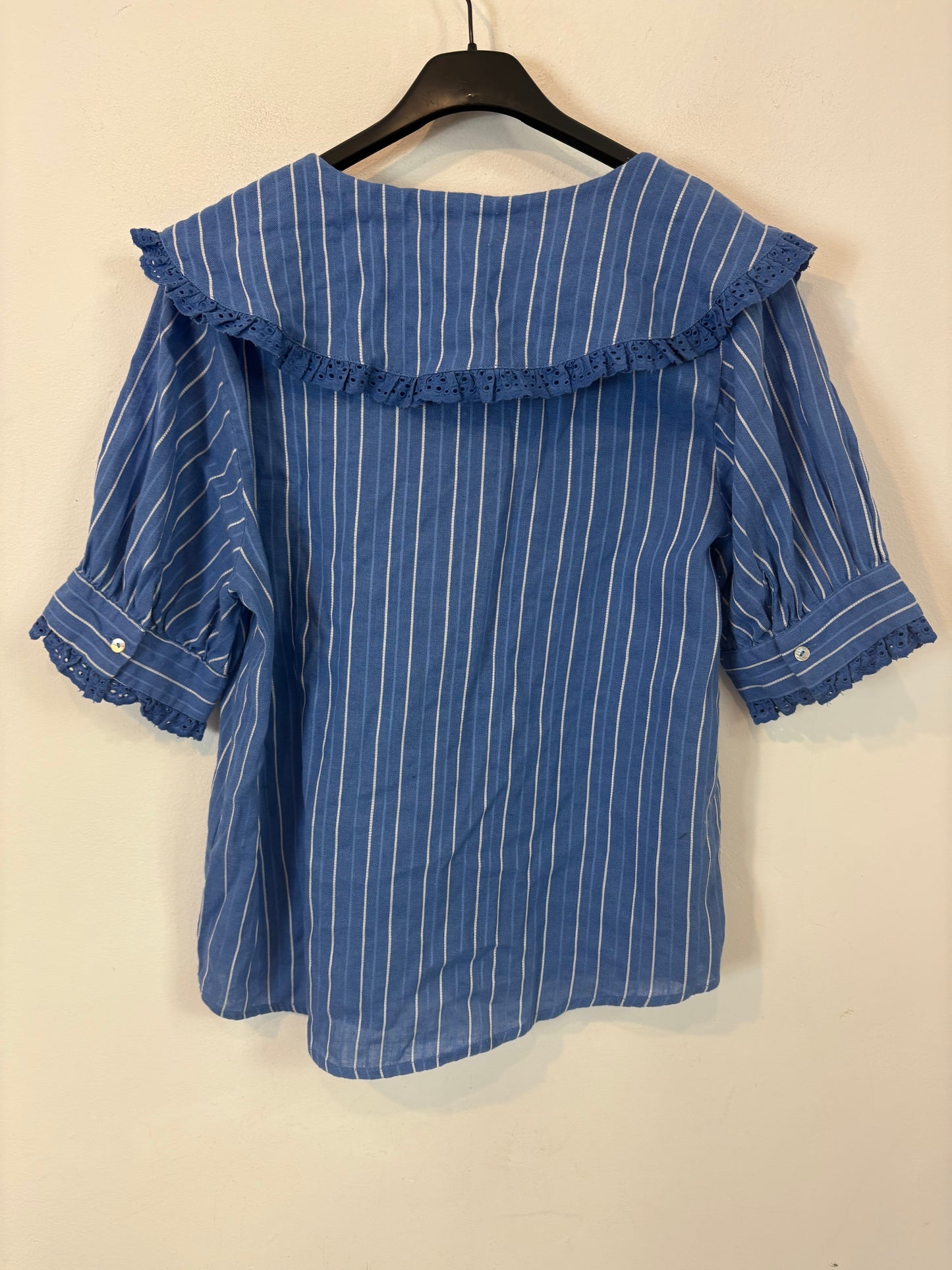 ZARA. Blusa azul lino cuello