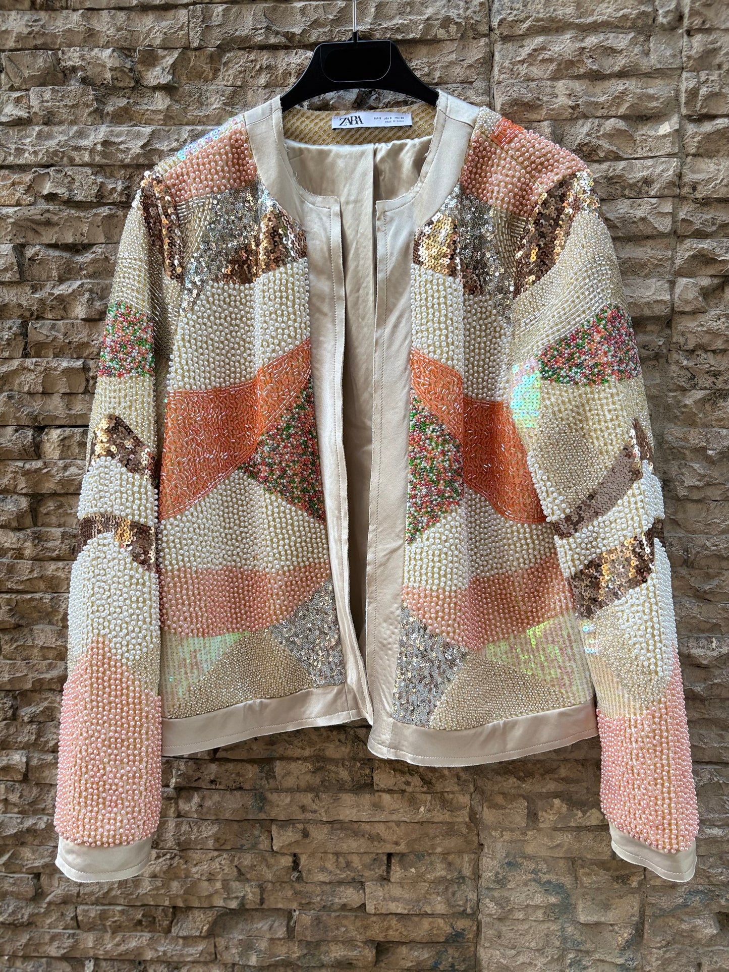 ZARA. Chaqueta coral abalorios. T S