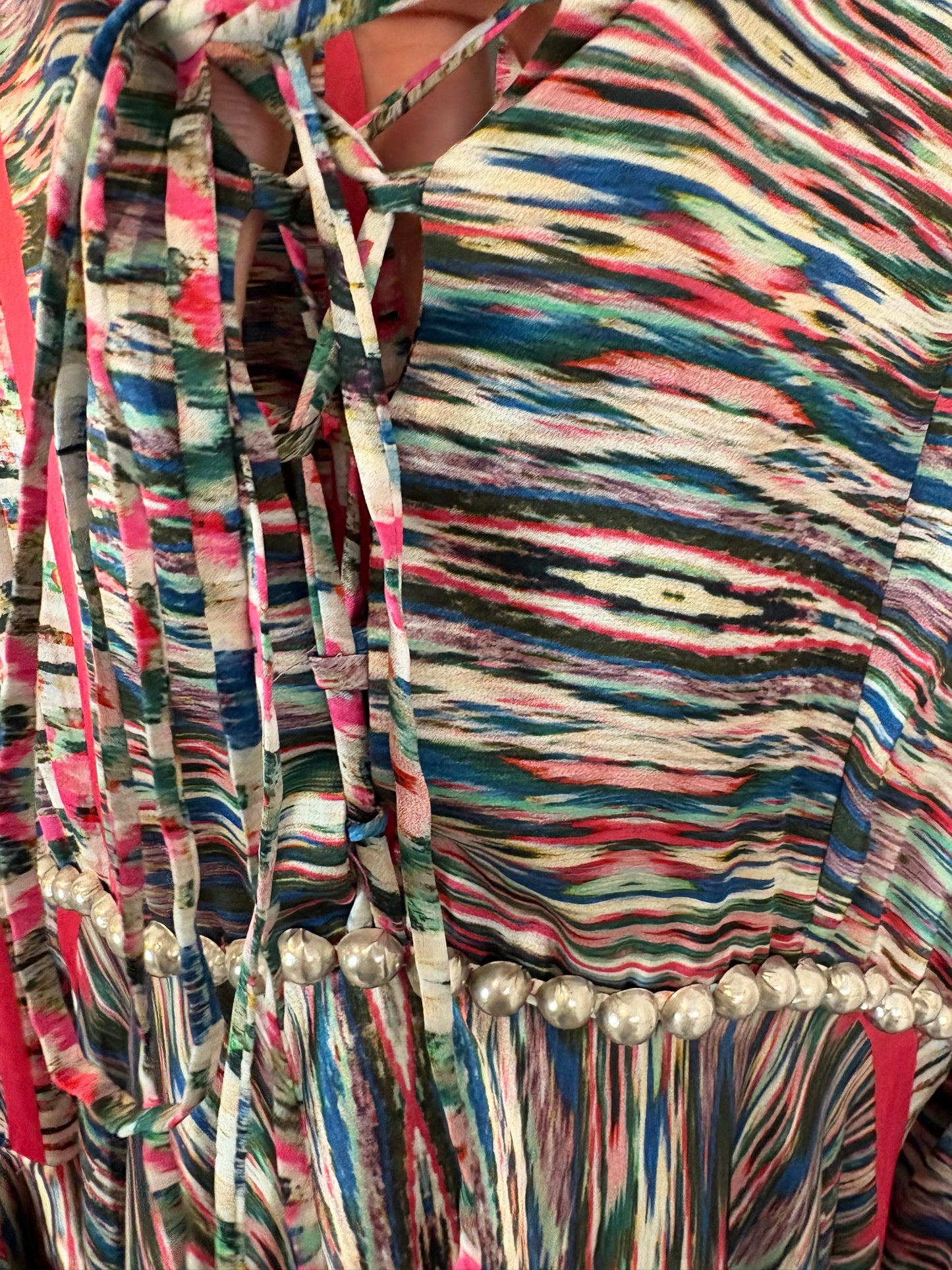 TETÉ BY ODETTE. Vestido largo colores detalle tachuelas