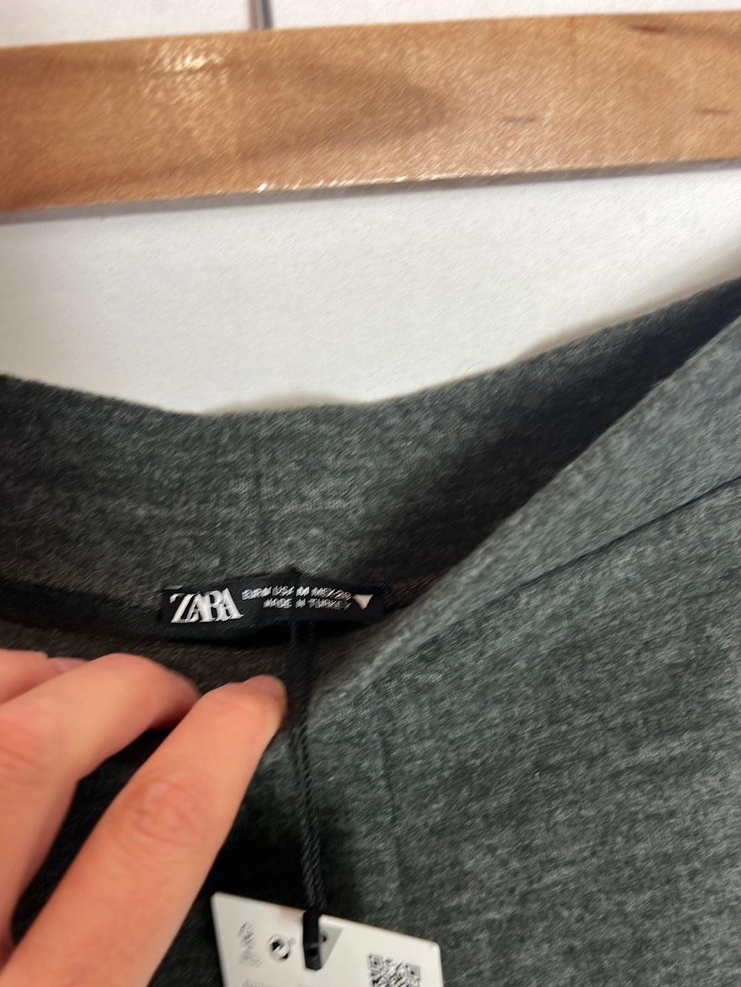 ZARA. Pantalón punto gris jaspeado pata ancha. T S