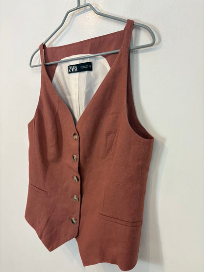 ZARA. Chaleco rosa oscuro  con lino