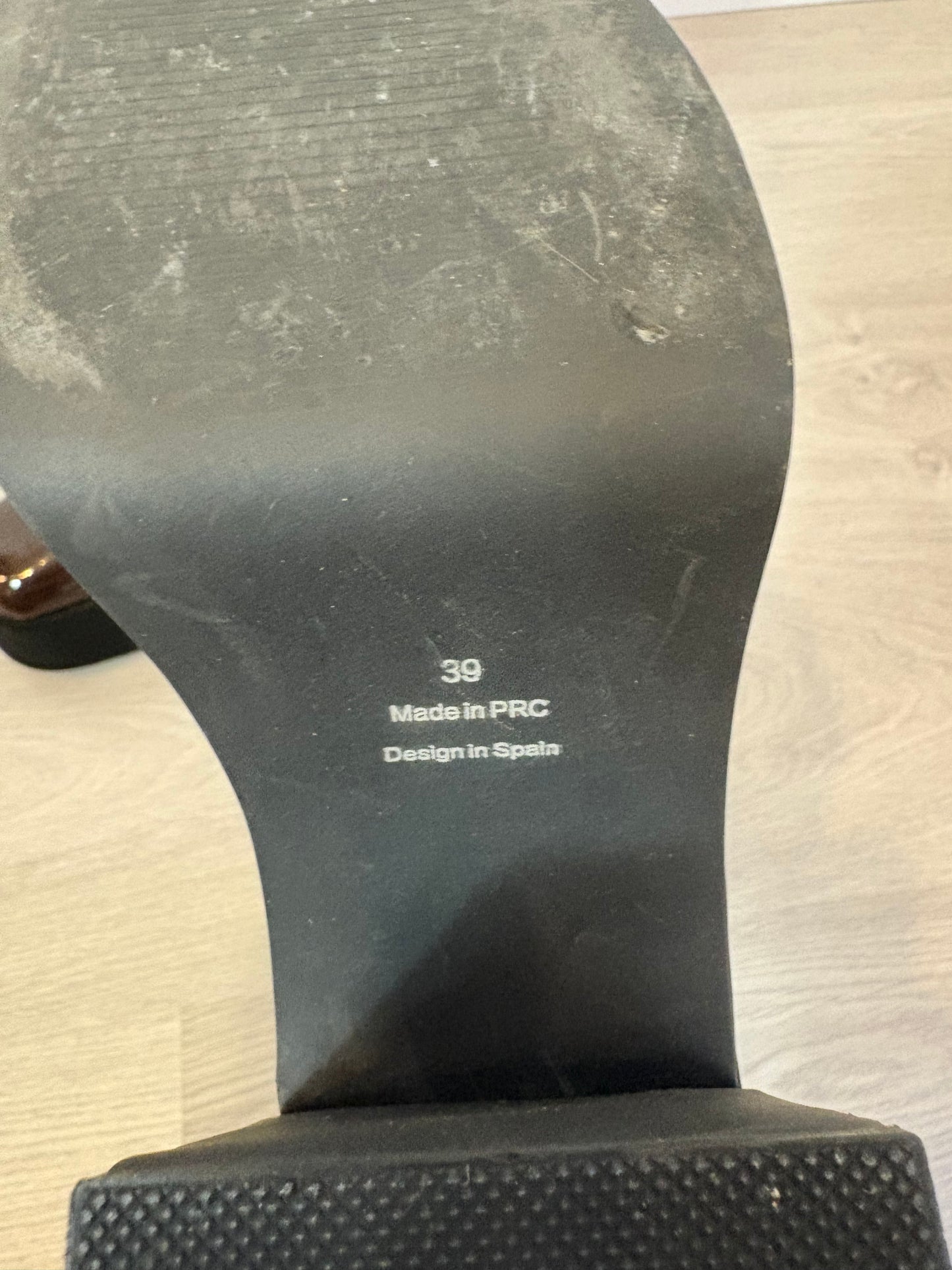 MIM. Botas marrones charol