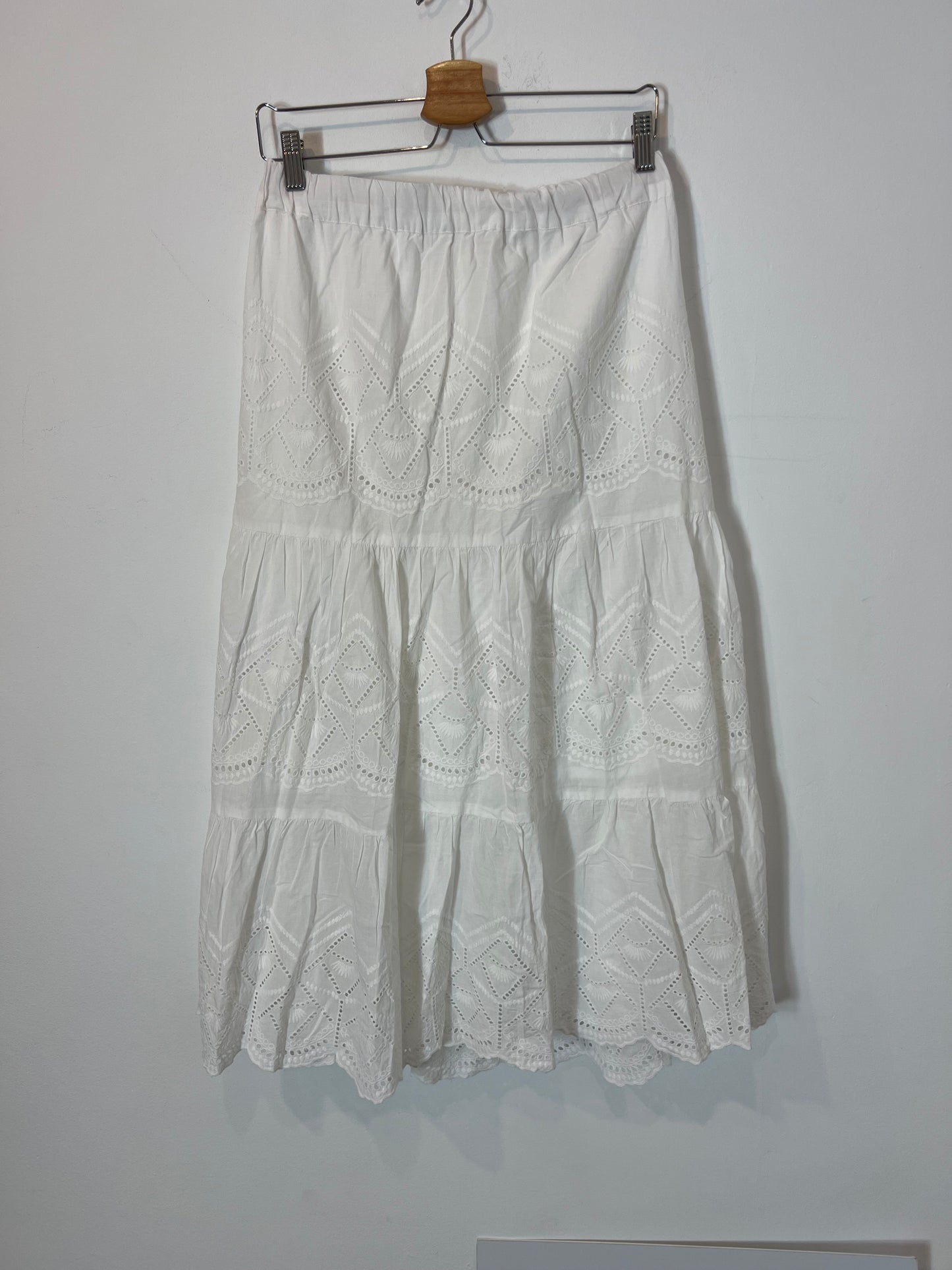 SOUTHERN COTTON. Falda midi blanca troquelada T.s