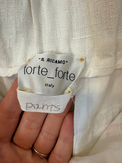 FORTE FORTE. Pantalón lino blanco detalles punto de cruz