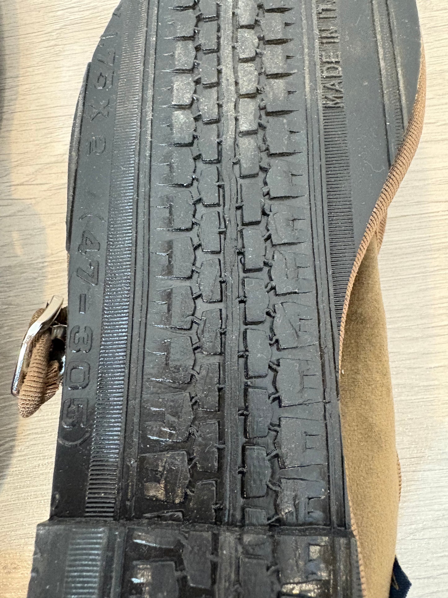 VENEZIANAS. Bailarina terciopelo caqui