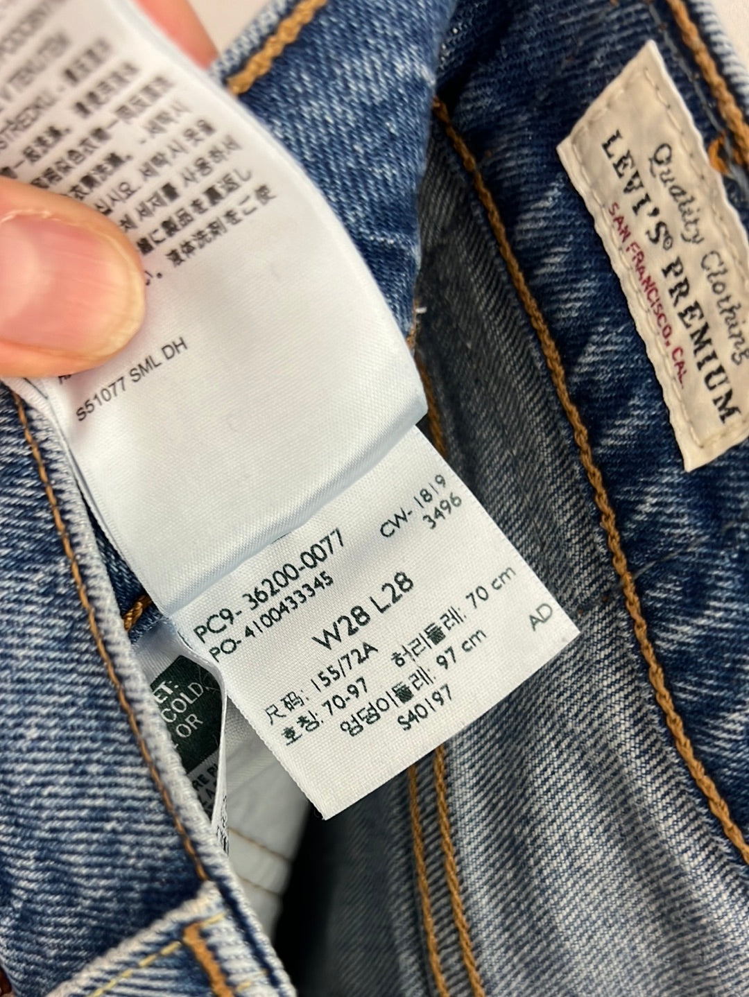 LEVI'S. Medium wash straight-leg denim. Size 38