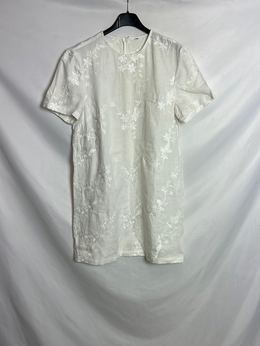 ZARA. Vestido corto lino bordados. T S