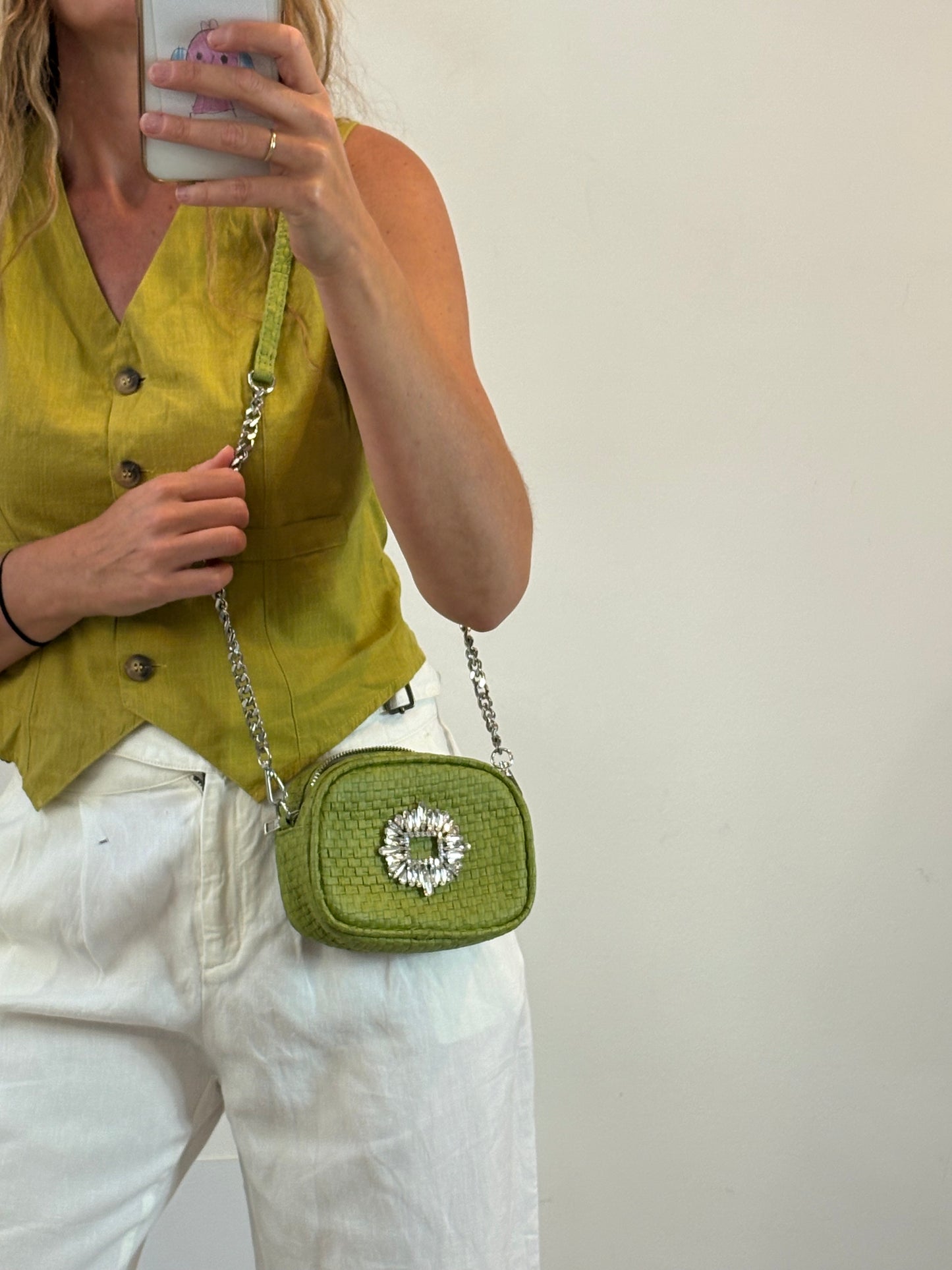 ZARA. Bolso verde broche