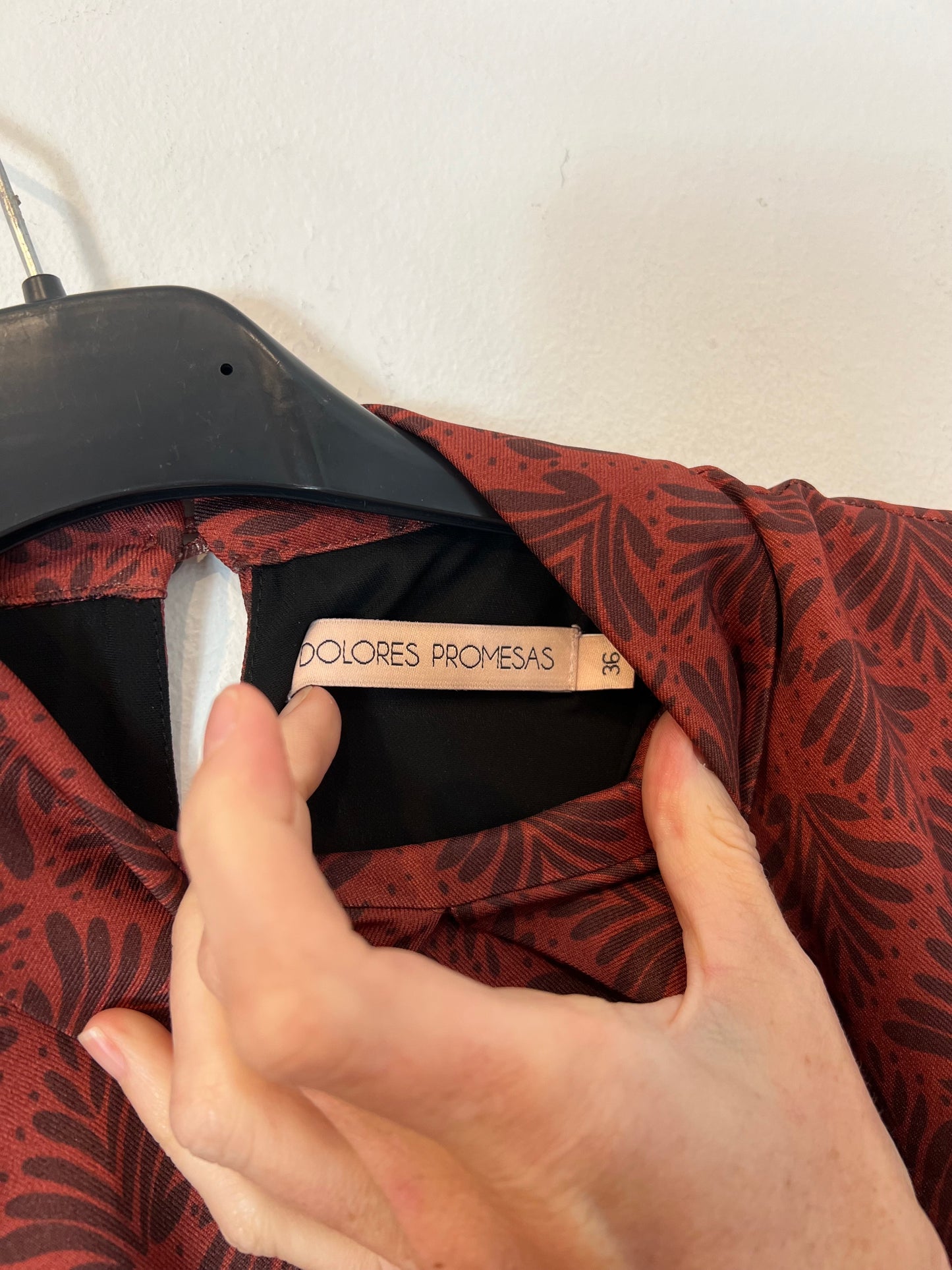 DOLORES PROMESAS. Vestido estampado burdeos T.36