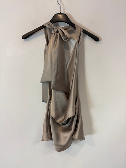 ZARA . Top satinado gris perla