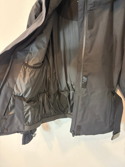 OYSHO. Plumas negro ski