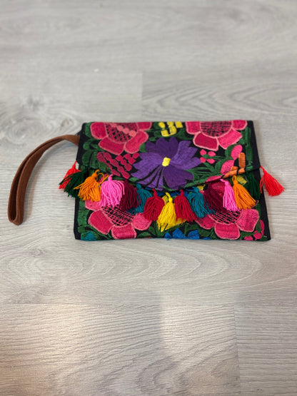 OTRAS. Bolso de mano bordado colores
