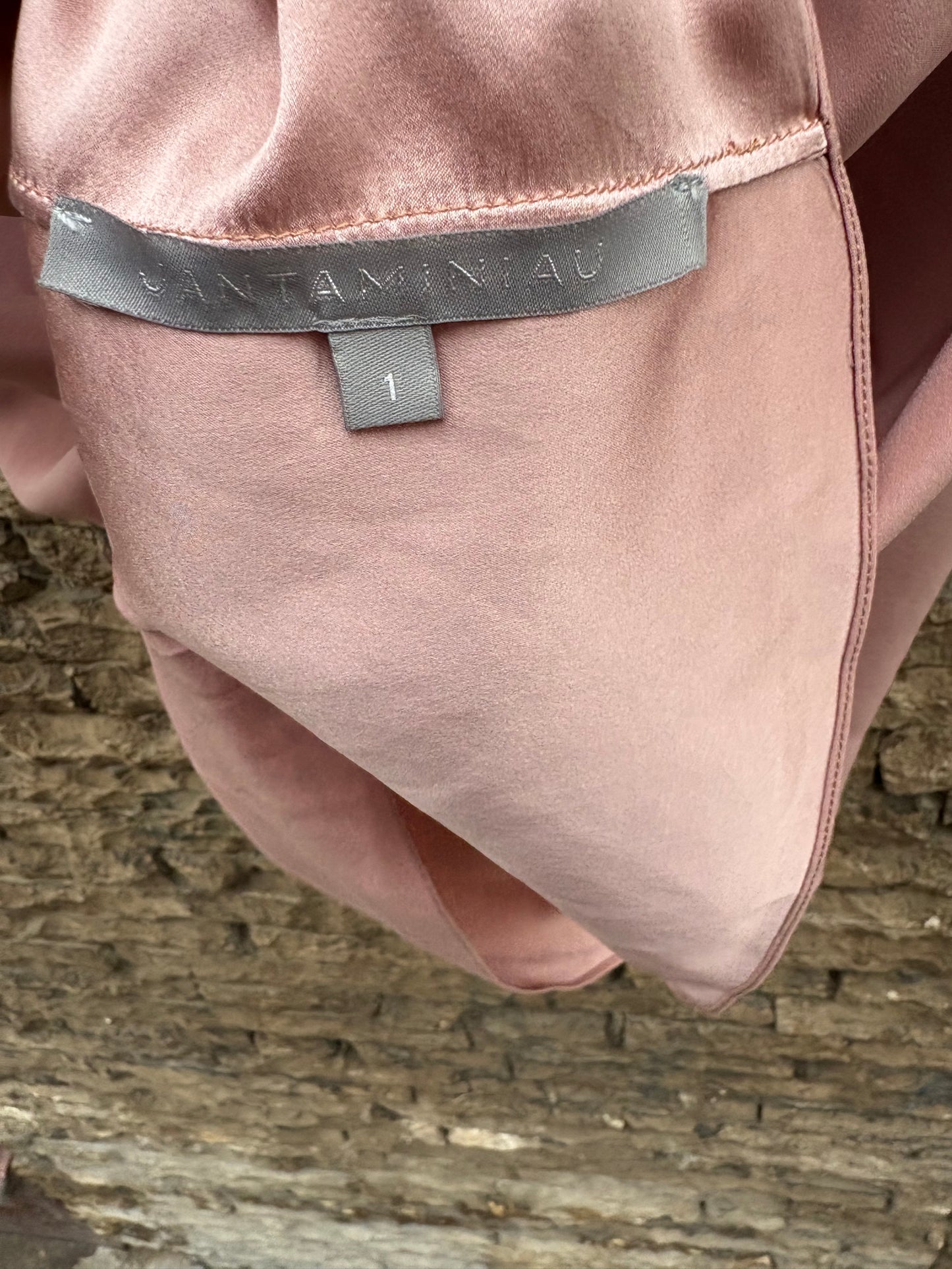 JANTAMINIAU. Top rosa seda detalle cuello
