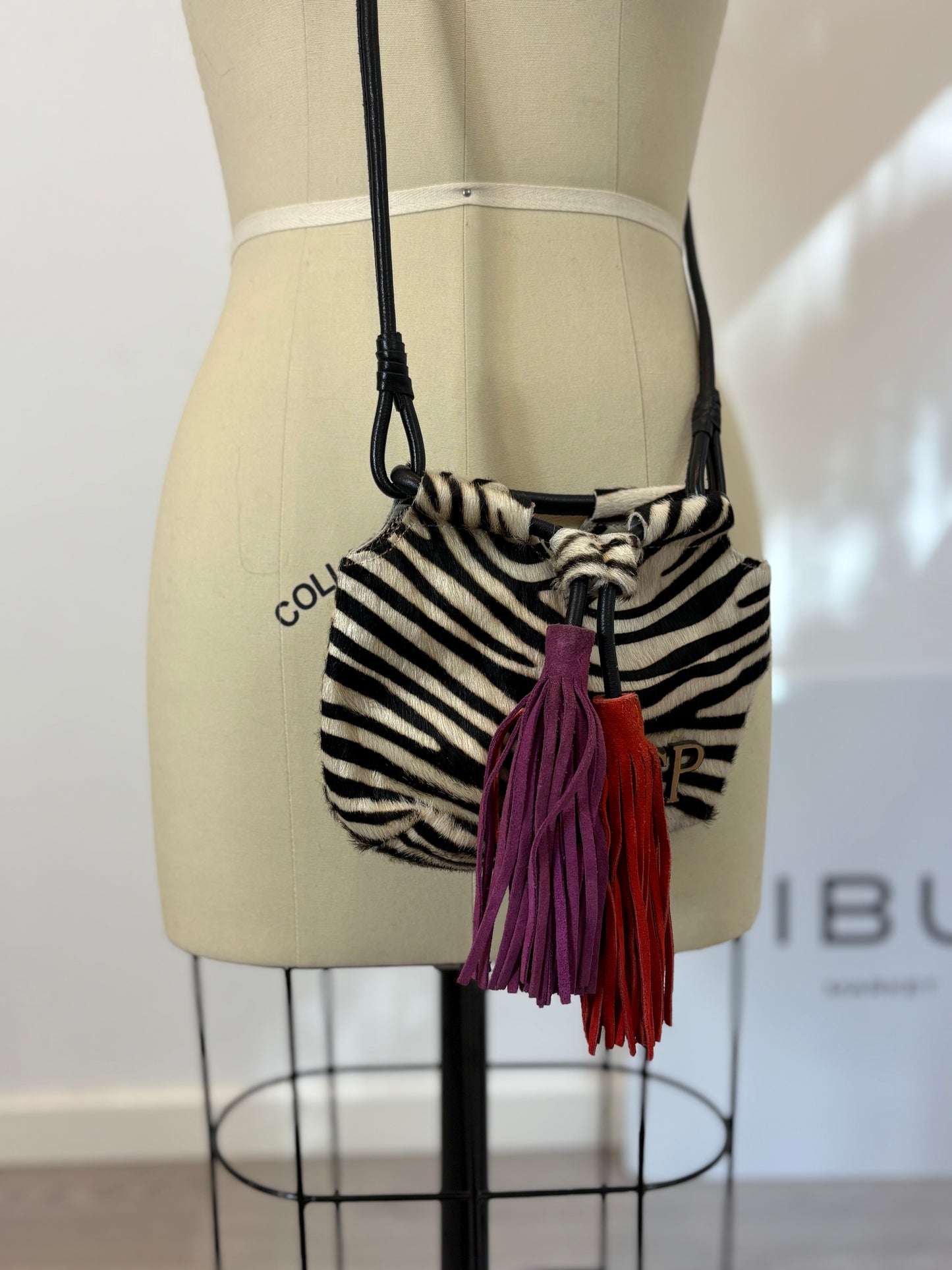 ZARA. Bolso piel animal print