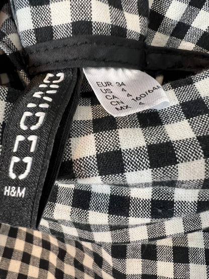 H&amp;M. Checkered flounce skirt. XS