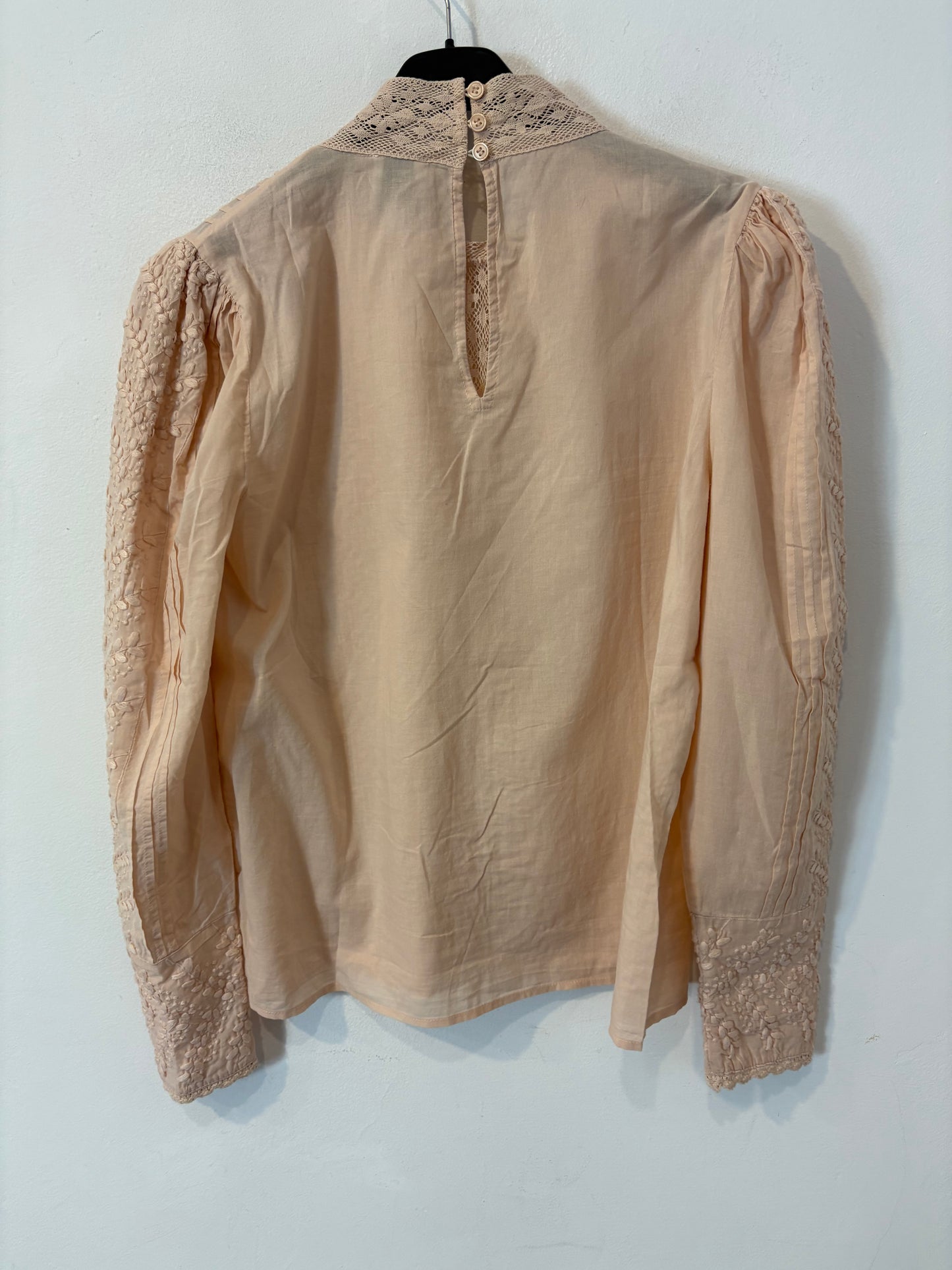 PETITE MENDIGOTE. Blusa rosa palo bordada
