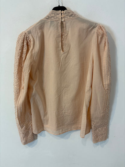 PETITE MENDIGOTE. Blusa rosa palo bordada