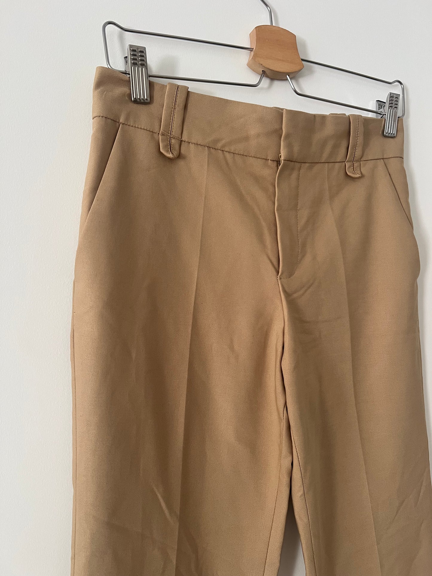 MANGO. Pantalón camel campana