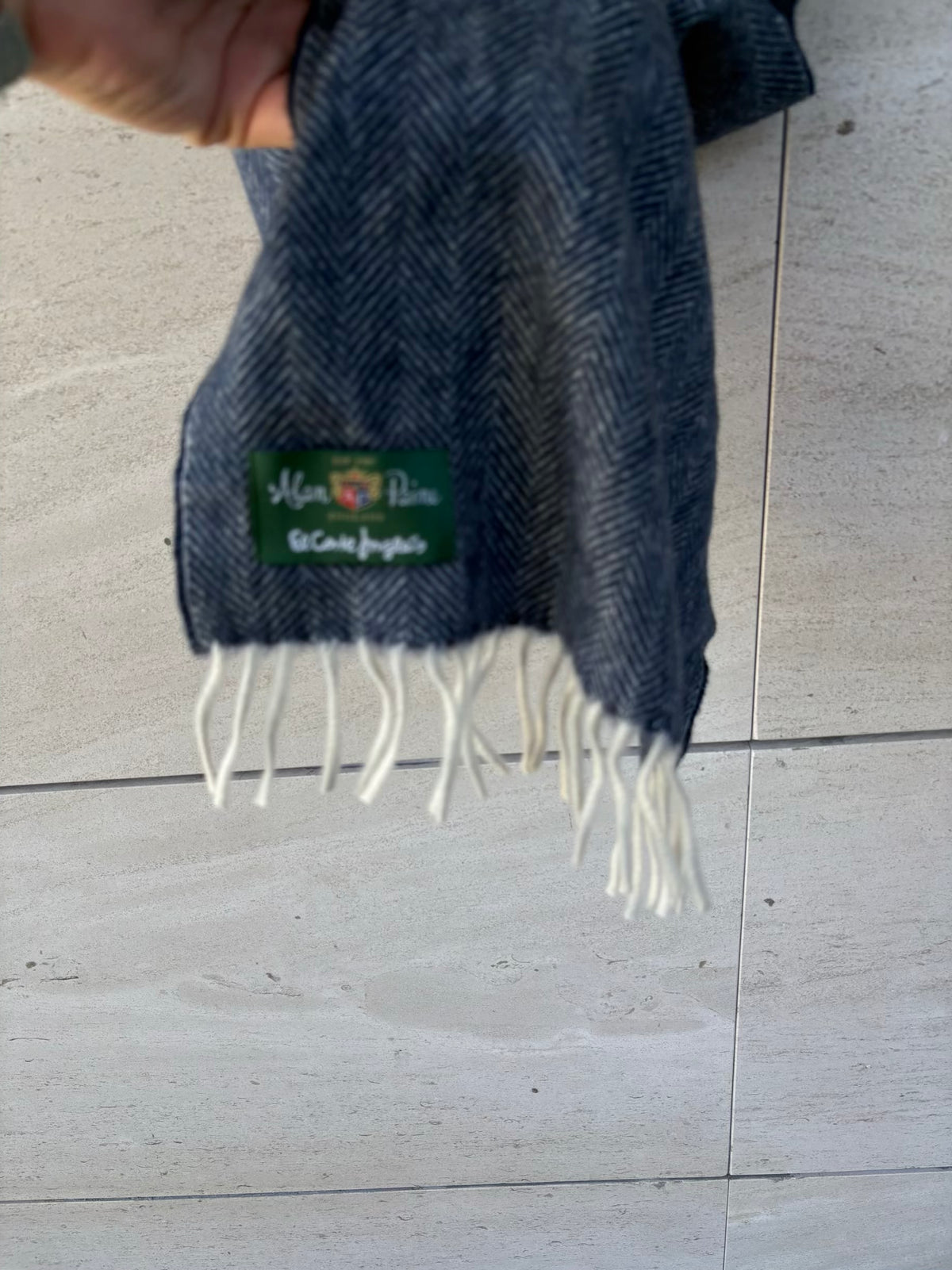 ALAN PAINE. Bufanda 100% cashmere azul jaspeada