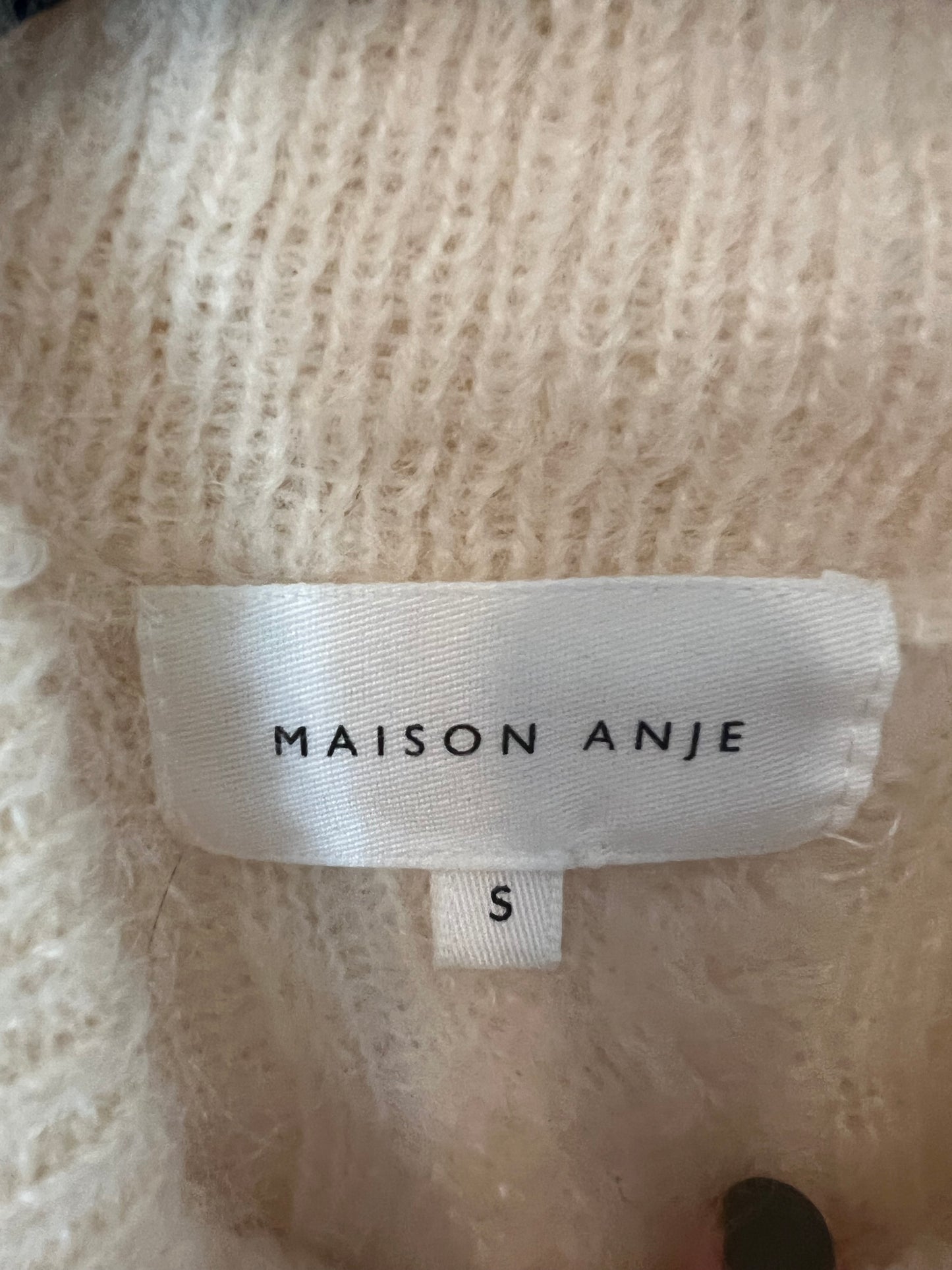 MAISON ANJE. Jersey sin mangas beige claro. T S